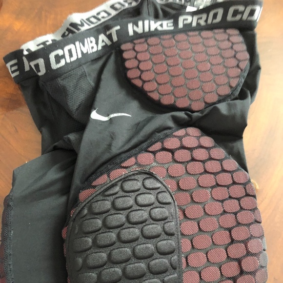 Nike Pro Combat Shorts with 5 pads - Picture 3 of 4